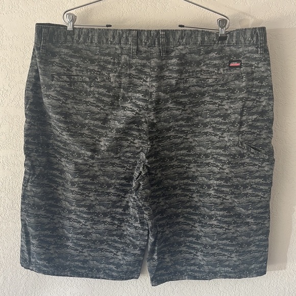 Dickies gray&white print cotton denim like shorts 5 pockets Mens sz 44 - Picture 4 of 11